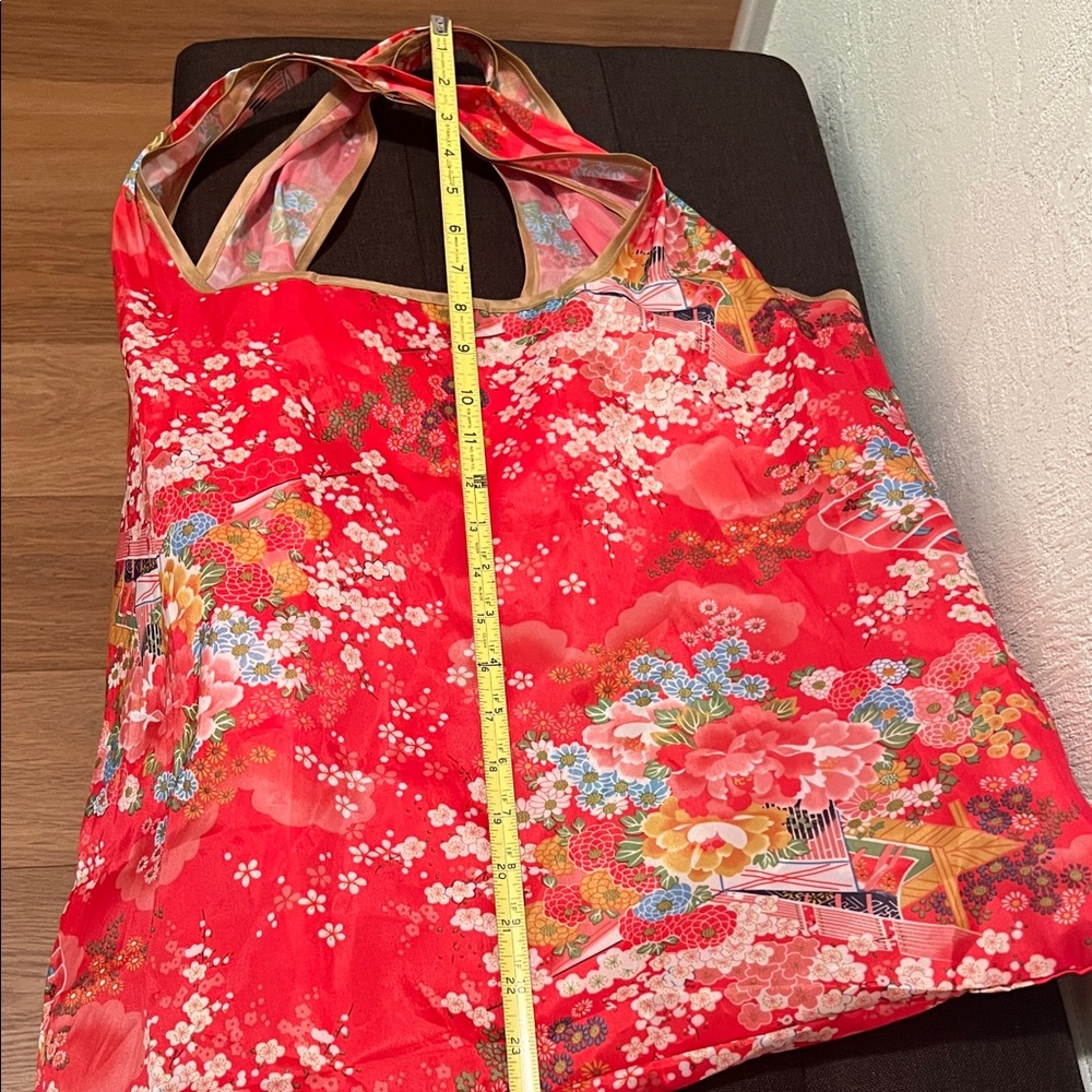 #1082**Floral Red Tote Bag - Picture 4 of 12